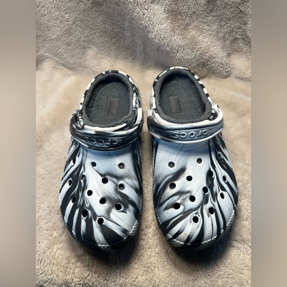 CROCS Shoes - Lined Crocs women’s size 10 or mens 8